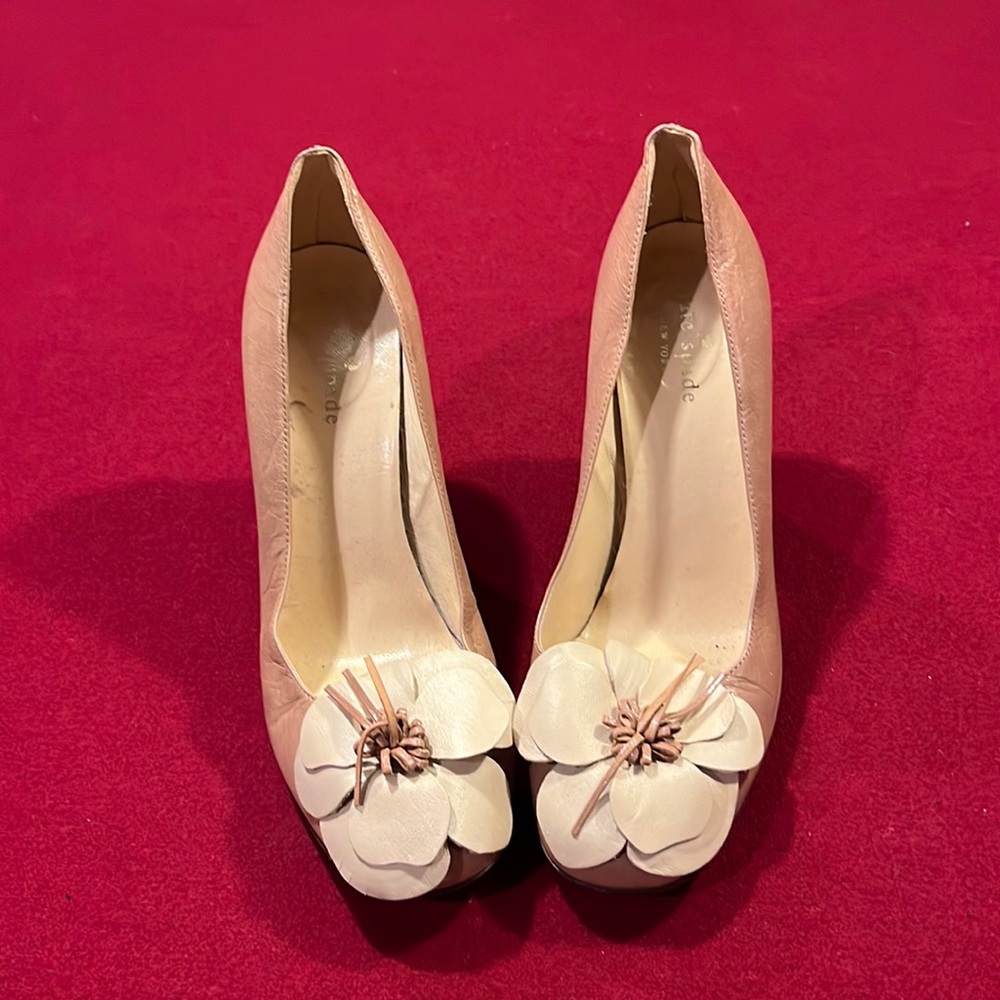Kate spade timeless tan pumps